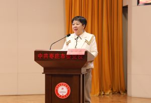 理论教育如何与实际工作问题结合